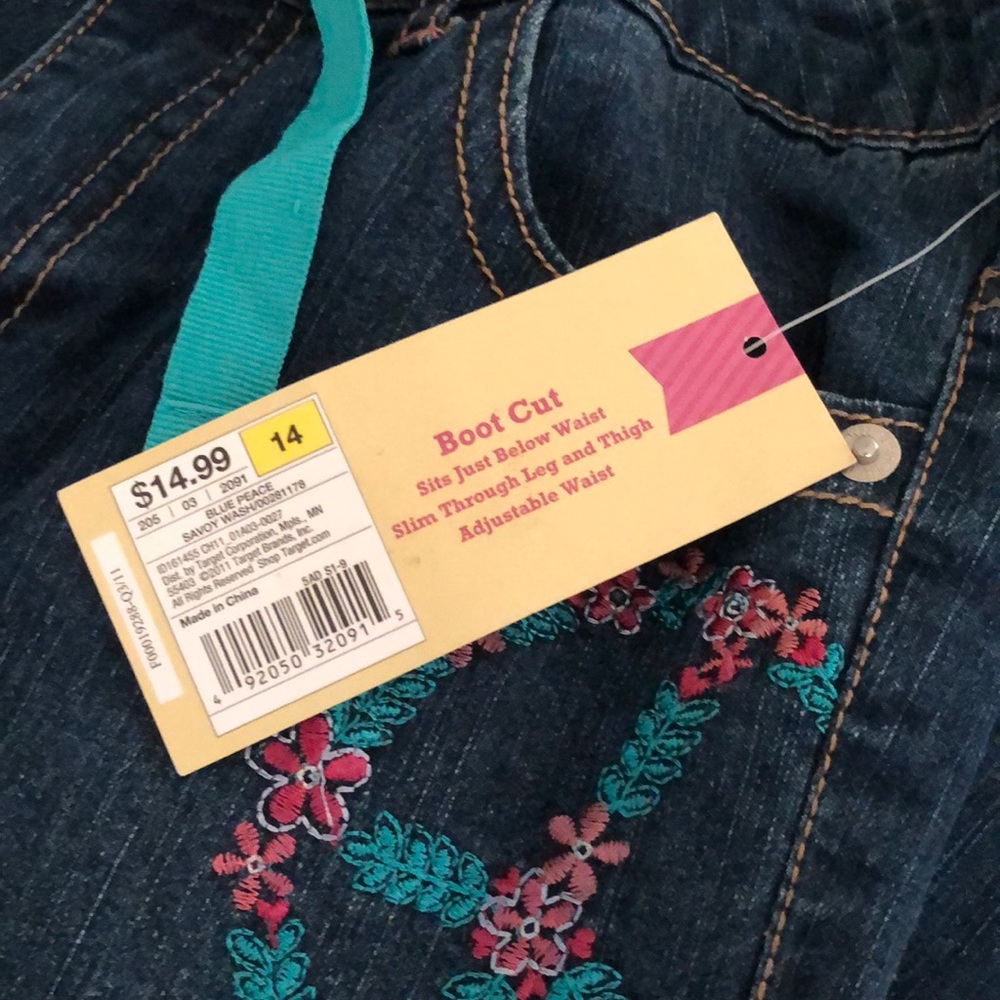 2 Pairs of Cherokee Embellished Jeans - Picture 6 of 12